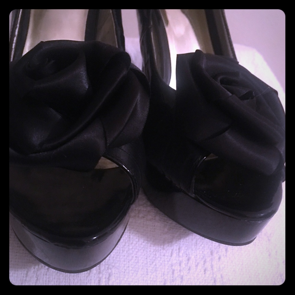 Carlos by Carlos Santana Black heels